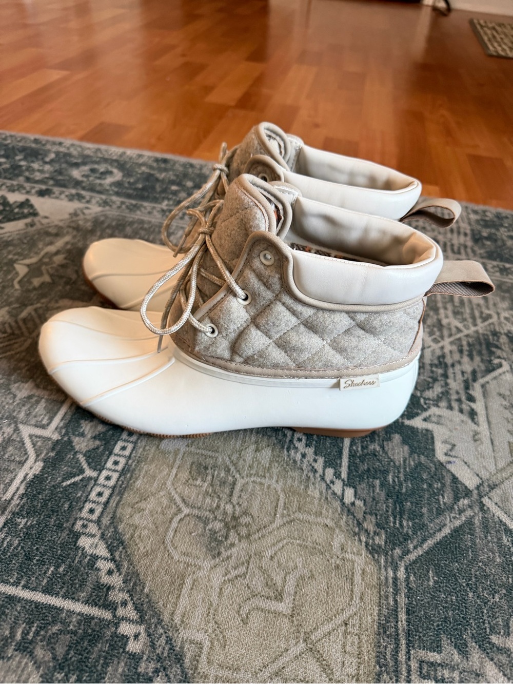 Skechers Women's Pond - Lil Puddles Quilted Lace-Up Duck Boots Size 11